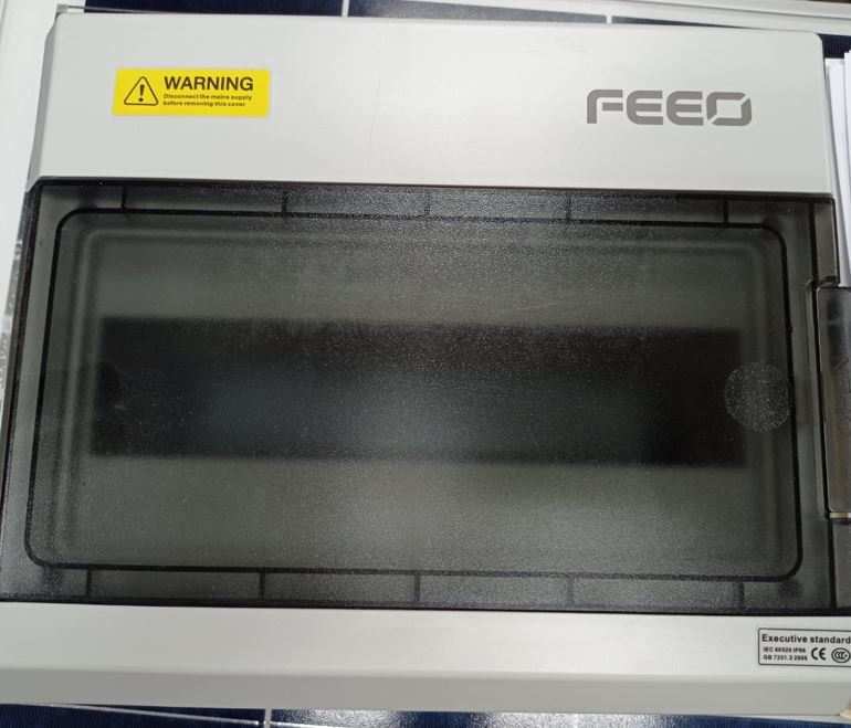 Gabinete marca FEEO IP66 para Riel Din 12 pastillas FHVB